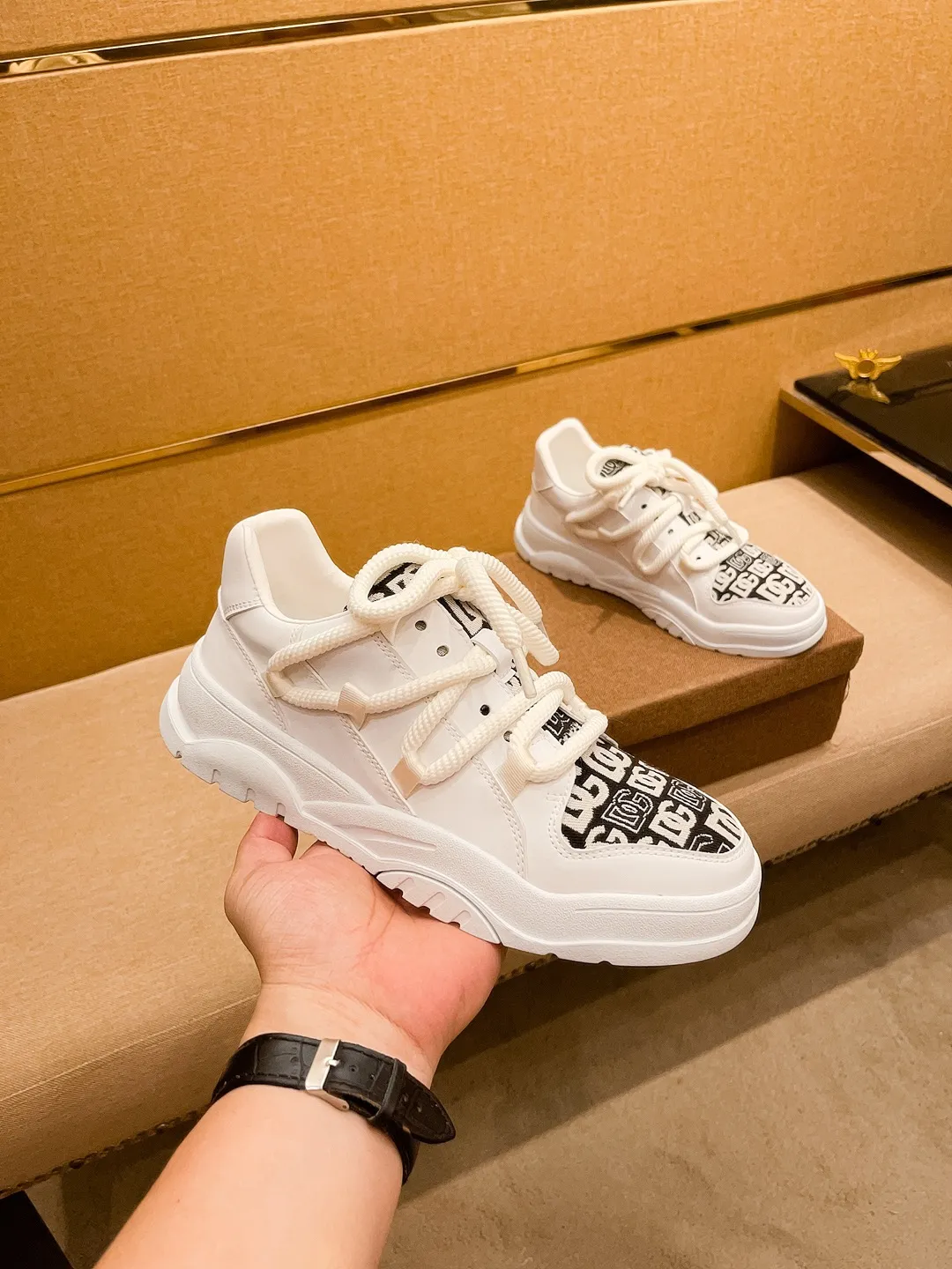 Men's shoes💰 400💰【DG】🔥High-end brand of men's shoes official website 1:1 latest masterpiece: the upper is made of Italian imported first-layer cowhide with a comfortable and breathable lining➕original non-slip and wear-resistant outsole🔥, making walking more convenient and comfortable! An exclusive new model, a stunning work, a beautiful 1:1 replica [color] compared to the official quality! Create a fashionable personality to set off your uniqueness! A must-have for trendy men! Classic🔥Size: 38-44 Color: 🔥 2⃣️ colors available🔥